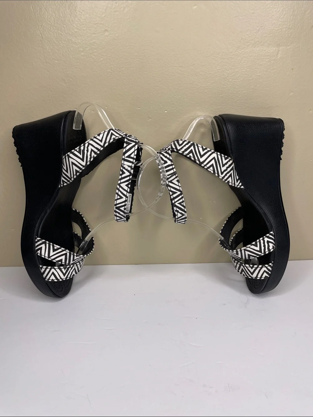 CROCS Leigh Ankle Wedge Sandals Black & White Geometric Print 9